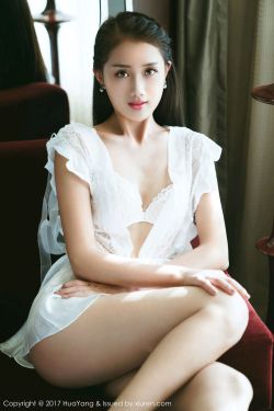 黑丝美女腿夹棒